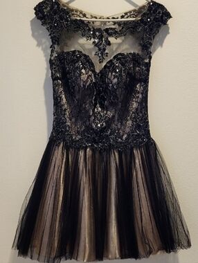 Alyce Paris Size 6 Black Nude Lace Beaded Structured Cocktail Dress NWOT